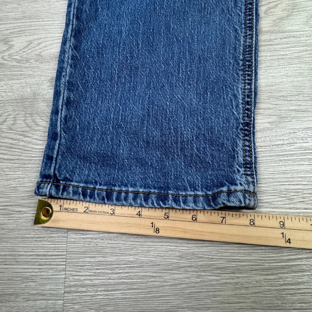 Levis *orders ship